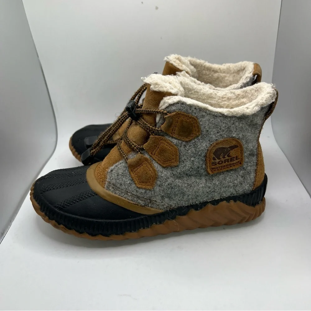 Kids Sorel Out N About Waterproof Boots Size 1